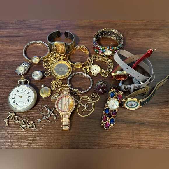 Lot of untested / broken watches and watch accessories